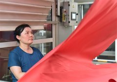面料車間劉麗麗：練就火眼金睛，成就質(zhì)量堅盾